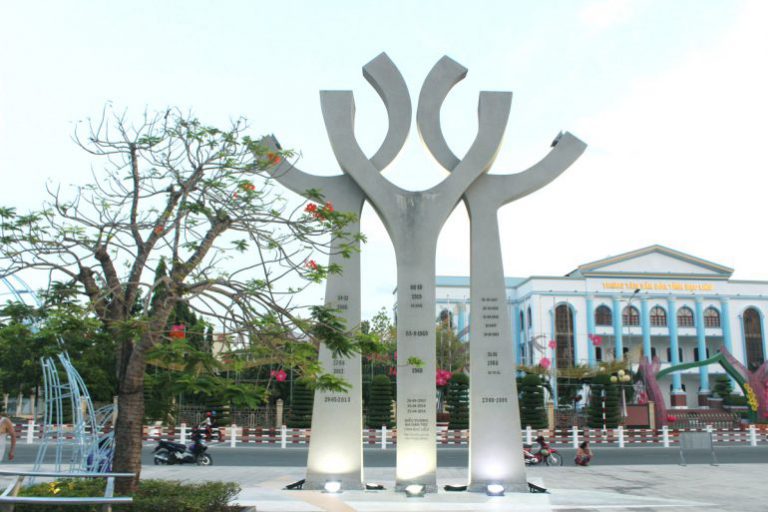 Quảng Trường Hùng Vương - Bạc Liêu