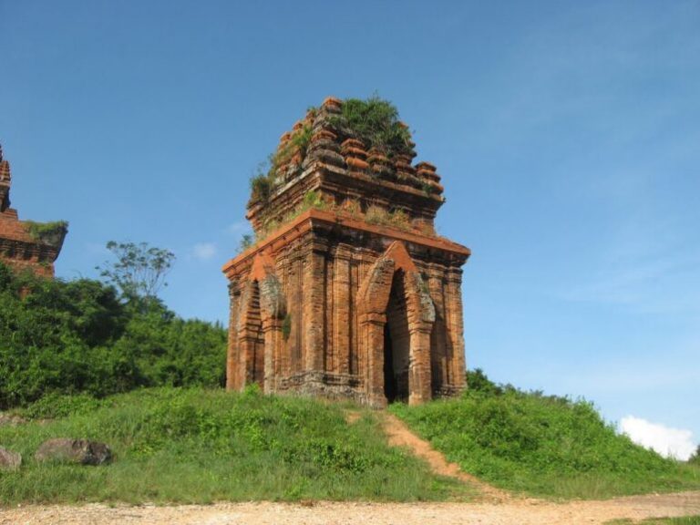 Tháp Bánh Ít - Bình Định
