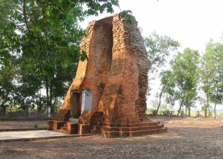 Tháp cổ Vĩnh Hưng - Bạc Liêu