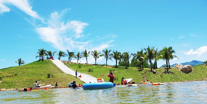 Khu du lịch hồ Suối Lam - Bình Phước